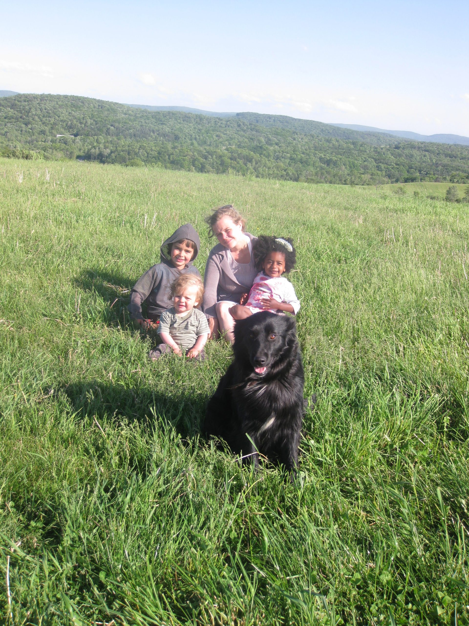 Aenne Grannis (Will's Wife) and three of there four children, Oliver, Lotta, and Leopold along with their dog Gustav who died last year (2023) sitting in a field in Columbia County NY where they live and run Glencadia Dog Camp