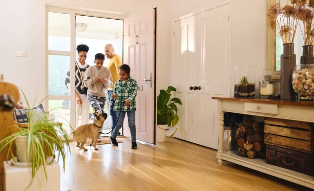 Family arriving home with dog 1024x622 1